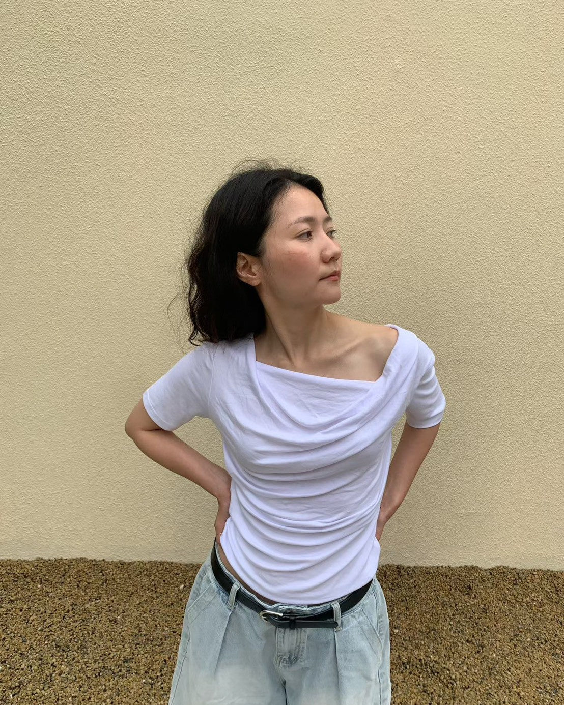 涼感垂墜領修身上衣｜白黑灰三色