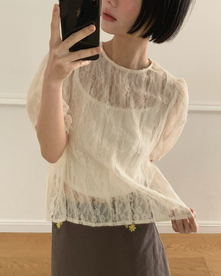立體壓紋透膚蕾絲上衣